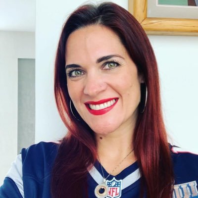 Crazy NFL Lady, corresponsal de NFL en @somoscalientetv, pódcast @_OnlyPats, traductora y mujer normal a falta de NFL. IG, TT: Ale_NFL | FB: NFLAle