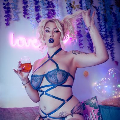 TheBellaBathory's profile picture. Award Winning Adult Film Starlet 💕 Harm Reductionist 💕 Kink Courtesan 💕Activist 💕Wanderlust Professional 💕