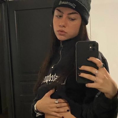 sikesback's profile picture. queen of the gas station