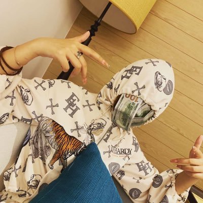 longalong12's profile picture. 资深德扑菜鸟、crypto亏麻员、