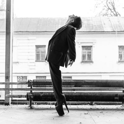 thebratashova's profile picture. просто дуже зайобана людина.
