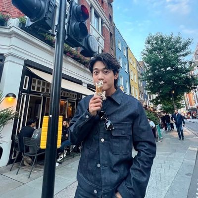 ( RP/1991 ) A football enthusiasm with ton of charisma. Catch then kick the lyrics out fastly cause been counted as a rapper from SHINee, the name is 최민호