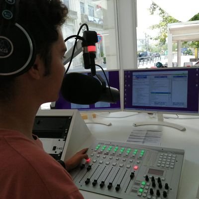 En @el_pais Vídeo y antes en @COPE.

Periodismo y Comunicación Audiovisual en @uc3m y @unisevilla.