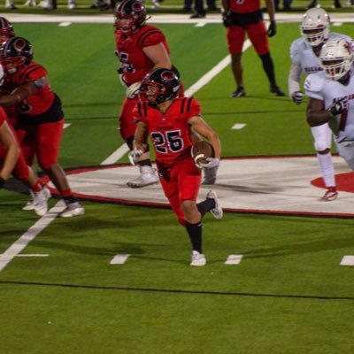 @gainesvilleisd/2025|RB/LB/5,9,180 lbs|3.4 GPA