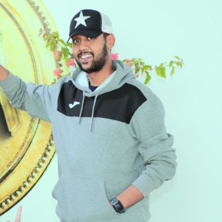 abz_m_abzzz0's profile picture. الدعم الرسمي المخرج محمد اباضه {انا عينك التى تشاهد بها} للانضمام للدعم التواصل دايركت 📩

حساب مخرجنا محمداباضه ع سناب 
https://t.co/Q1EFXB7IkT