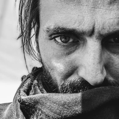 abramotompa's profile picture. nerd.