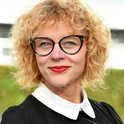 Passionate Explorer | Manager M&C FrontOffice @Utwente | Lifelong Learning |
Alumna @solarteamtwente | 🌍Sustainability💡Innovation ☀️Solarcars 🗺VW Vans