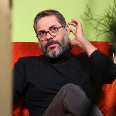 Novelist and Journalist «تاول»،«سالتو»،«پشتخط»، «باران در مترو insta: mehdi.afroozmanesh