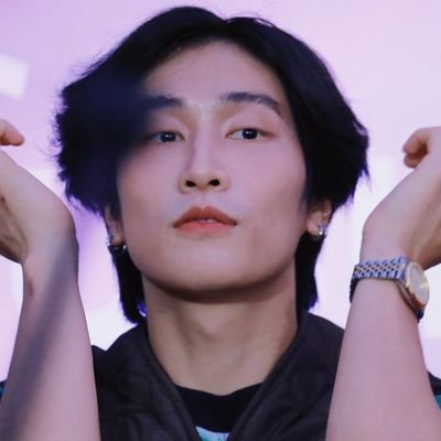 vp /

｡*✧*。
 bls,books & kpop

                                                                     *fan account
