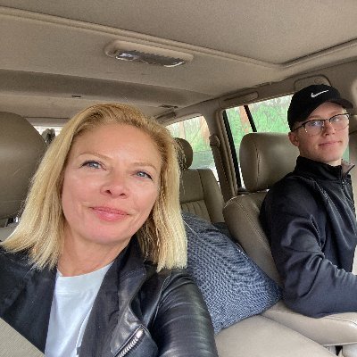 DaniCarrMerrill's profile picture. Mother of three studying social media and yoga