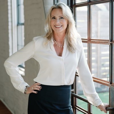 TamiBlueLineRE's profile picture. 