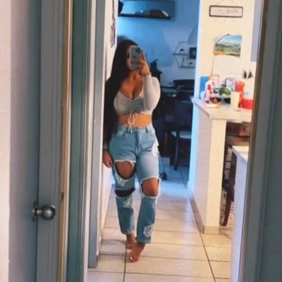 nicoleberrios00's profile picture. UT| ig. _.nbo._