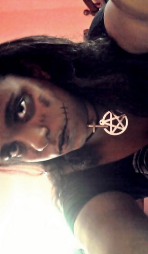 Não quero saber se ofendo alguém ou se digo alguma coisa que seja menos própria pois no meu mundo quem manda sou eu!!  //  Viciada em @AmyLeeEV
