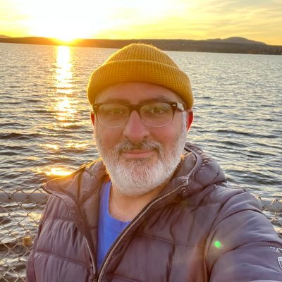 RomikDanial's profile picture. Political commentator 🎙 | Small business consultant 💼 | Advocate for change ✊ | Québec | زن، زندگی، آزادی