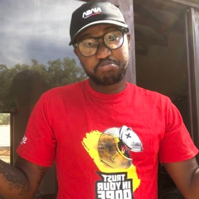 ThaSquire_28's profile picture. Thee Ultimate Nyctophile | An Oxymoron | Ambivert and I think 🗣 E.V.E.R.Y.O.N.E is an Omnivert!!! 😐|Smile, it looks good on you 😏 | “28”