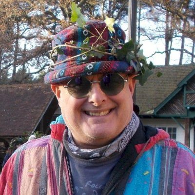 Novelist + Journalist #AmWritingFantasy #NaNoWriMo #creativethinking #Podcaster Instagram = @neilmach