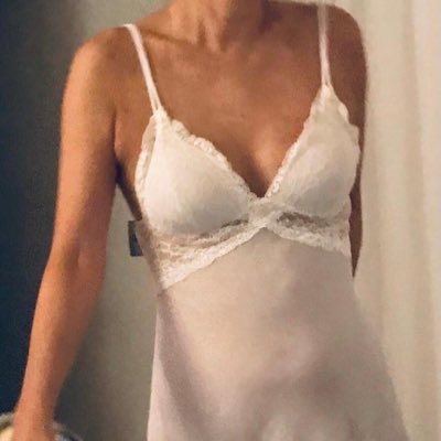 Casal discreto (ele, moreno claro, 49 anos, e ela, nissei, 50 anos). Somos de São Paulo/SP. Perfil administrado pelo casal (60% ele, e 40% ela).