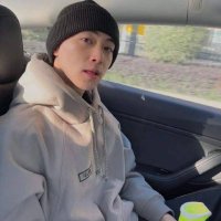 袜子白白 (@tony04521) 's Twitter Profile