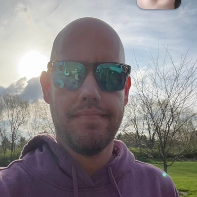 twofingersorone's profile picture. Huge Sports Fan. The Man