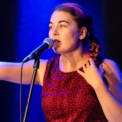 marianneenville's profile picture. Poète et artiste de la parole, aussi pigiste en communication (rédaction, révision et gestion web). Arts, vélo électrique et danse swing : voilà mon équilibre!