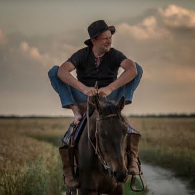 VPavlovskyyArt's profile picture. ХуТМас

You can see here only my works.