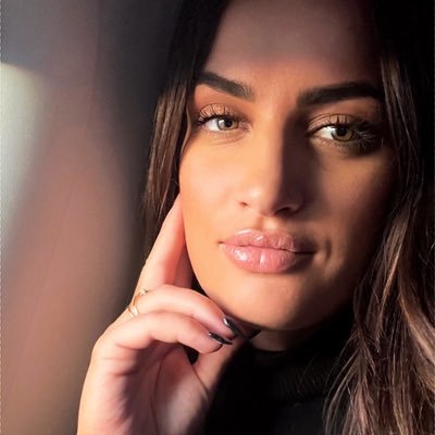 lindsey65814828's profile picture. Find yourself & be that