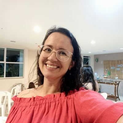 '' Falo besteira, gosto de cozinhar e às vezes solto umas filosofias de boteco.''
Mãe, casada e cansada rs