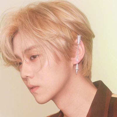 edit4han's profile picture. 