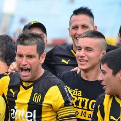 Peñarol y corran perros