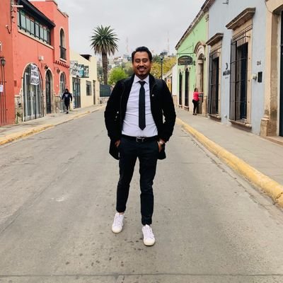 Abogado, Politólogo, apasionado, un poco loco, un poco idealista pero totalmente Chucho. fiel fan del Bacardi y Durango.