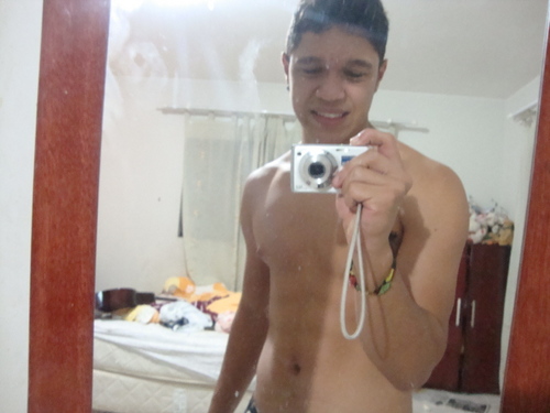 Na vida a dois caminhos mais so um que vai na direçao certa  (Y)