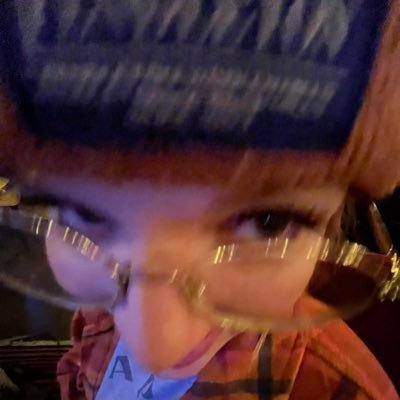 iivjulie's profile picture. the root of all evil is tiny pp.