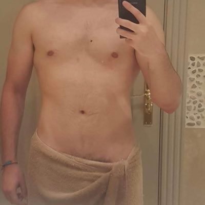 28. Iniciándome en Twitter para pasarlo bien. De aquí de Madrid. #Gay #Daddys & #Cuckold