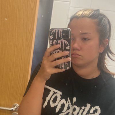 srslyitsnicole's profile picture. 