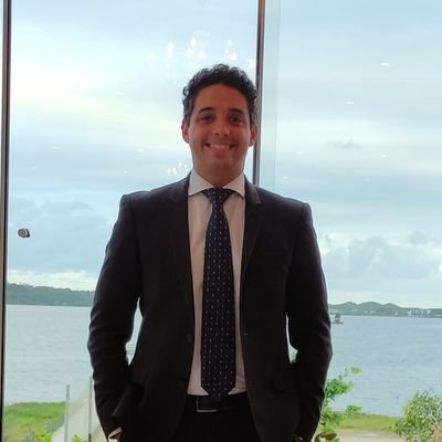 Mestre em Ciências Jurídico Política pela FDUL.
Advogado pela UFMG
Administrador Público pela Fundação João Pinheiro.
Specialty Coffee producer.