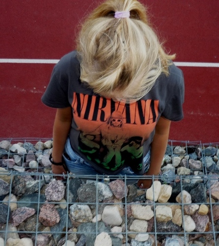 ElinaLev's profile picture. Klausies, kā pasaulē klusi cilvēks pēc cilvēka sauc.