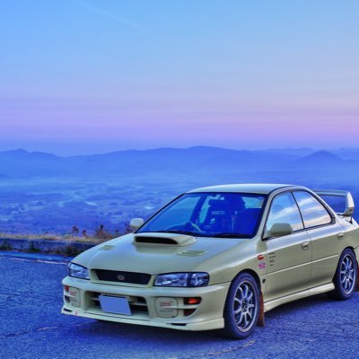 カシミヤイエローのGC8と写真がメインでございます。よろしくお願いいたします。