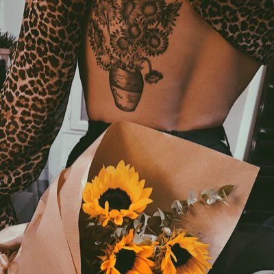 🌻 J’ai travaillé avec tes influenceurs préférés sans que je sache qui c’était. Le marketing, le growth, les api de conv, et un chat