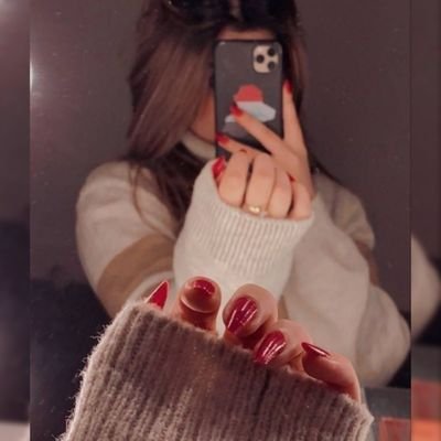 laura_its_laura's profile picture. The more you stare, the more you fall! ❤