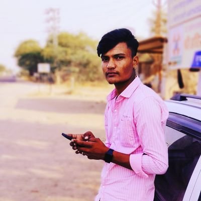 “रोज़ रोज़ गिरकर भी मुक़म्मल खड़ा हूँ !
 ऐ मुश्किलों देखो मैं तुमसे कितना बड़ा hu