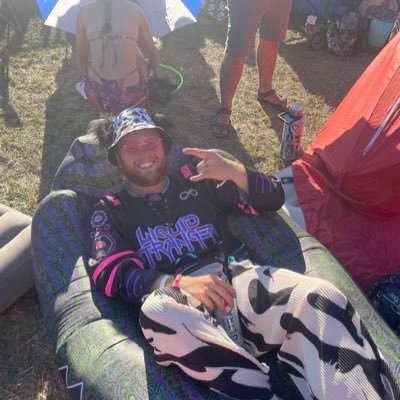 Rave to the grave 🕺🏼 Wakaan fam Headbanger 🦖🦕