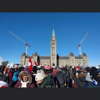 Je suis pour la charte des droits et libertés et je réclame un débat public et nous voulons sortir la vérité 🇨🇦👌