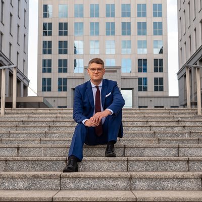 KonradMajewski_'s profile picture. Prawnik, specjalista z zakresu prawa zamówień publicznych, warunków kontraktowych FIDIC, prawa i postępowania cywilnego, prawnych aspektow BIM