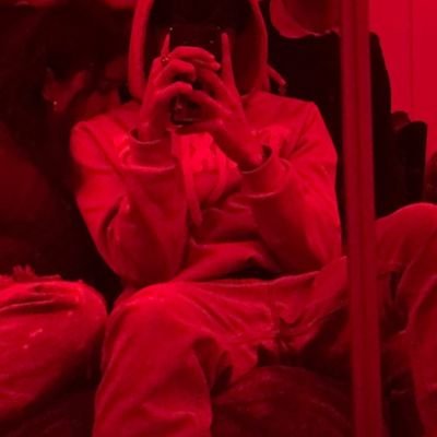 _faaari's profile picture. 04