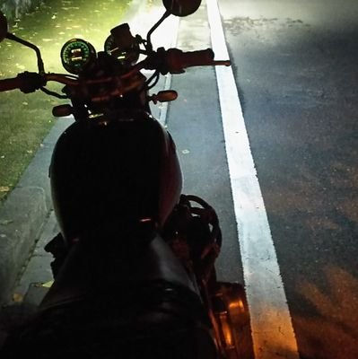 のうてんき な バイク乗り
魔改造的なバイク製作を あくまで趣味として行ってます😆
生息地 岐阜 愛知   出没 埼玉 関東各所   大阪 京都 関西地区