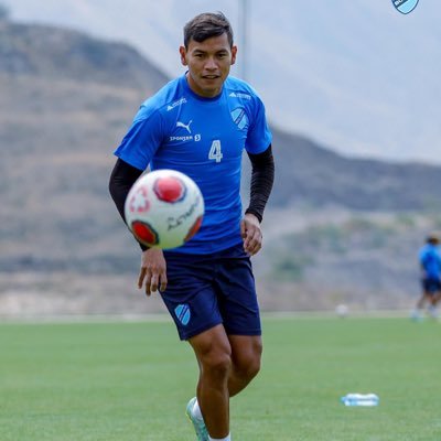 Jugador profesional de fútbol  club actual: Bolívar        boliviano