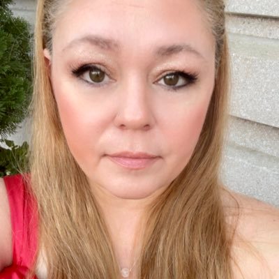 OliviaIsFrank's profile picture. Why aren’t you following me? I’m fucking amazing. I’m not nice to stupid motherfuckers. Also: 👀 @oliviagotbanned 🥰