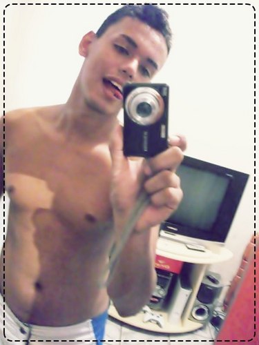 ariano estovertido simpatico adora fazer amigos =p