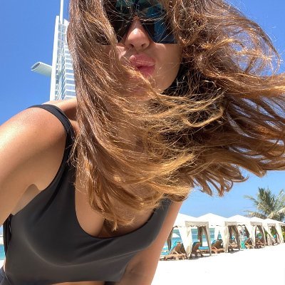 hlzf9oepr5i3kdg's profile picture. I am a beautiful and expensive robot Has been highly intelligent, operation of a day only need to consume 1800-2000 calories of energy.