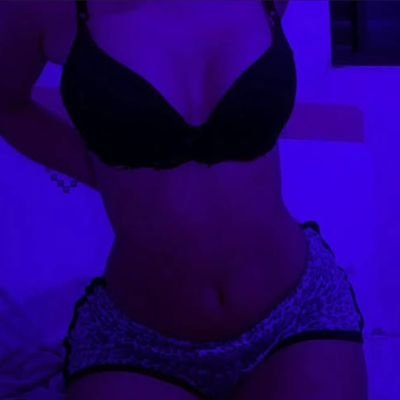 19 aninhos/Vendo packs/Faço chamadas de vídeo/Realizo seus desejos e fetiches/ Chama na dm bb🥰🤭